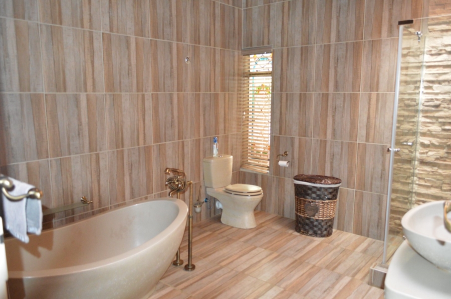 4 Bedroom Property for Sale in Flamwood North West